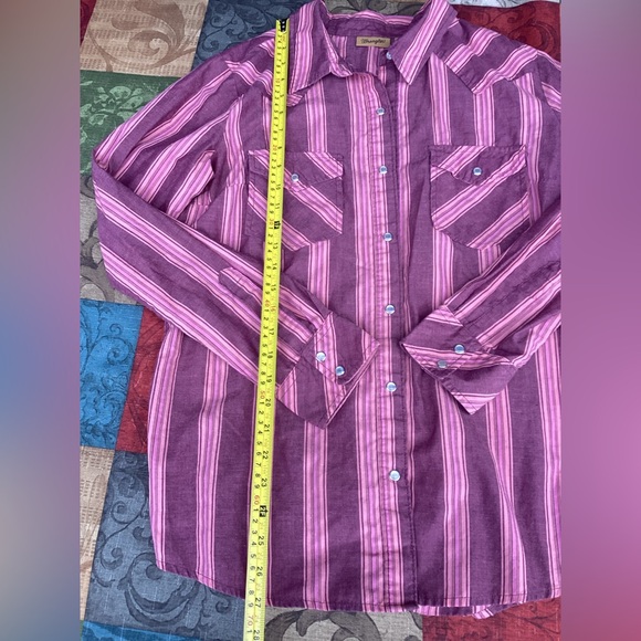 Wrangler Western Style Pearl Snap Striped Button-Up Shirt Women's Size Medium. - Picture 5 of 10